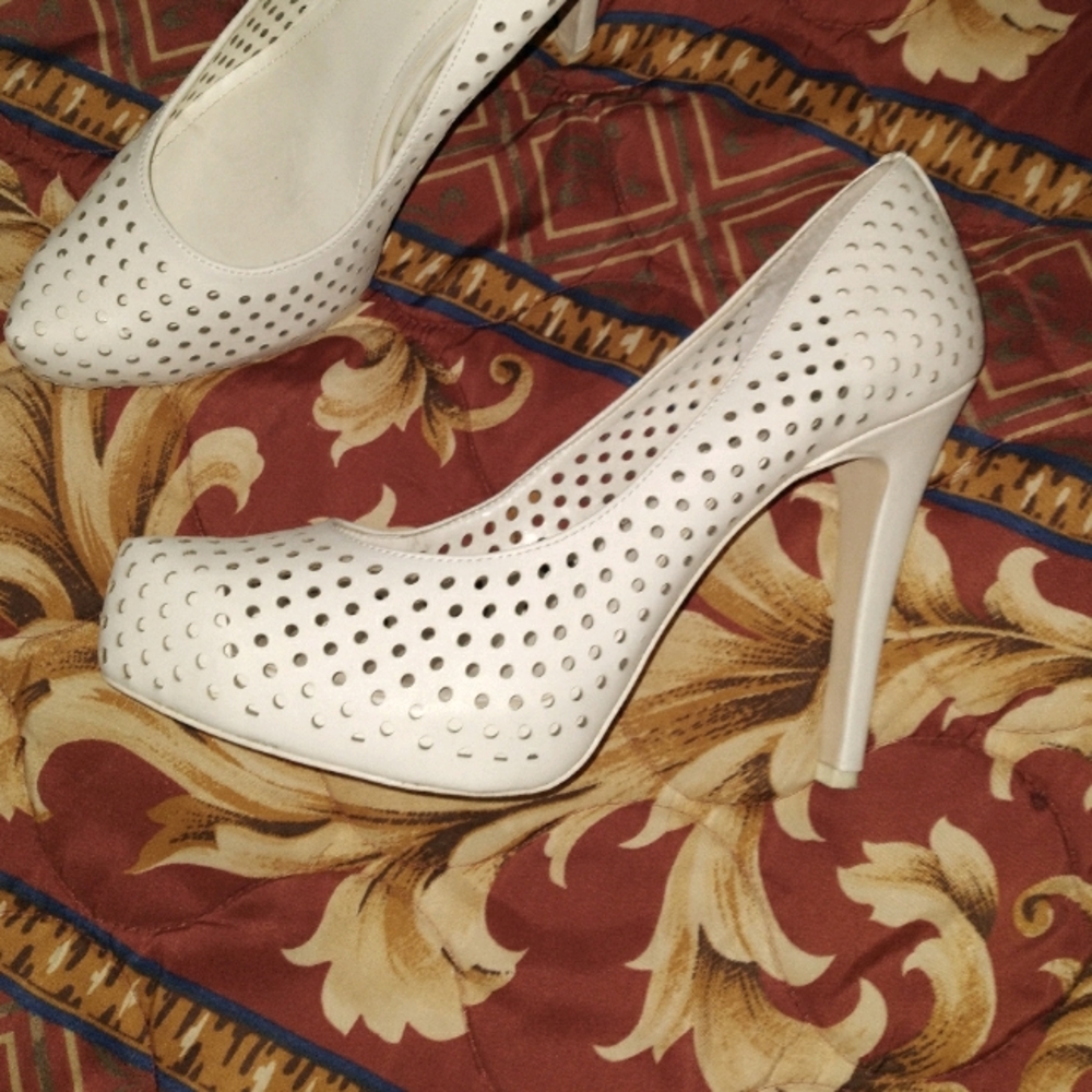 BCBGeneration White High Heels 8.